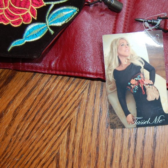 Floral Embroidered Women's Belt - Picture 3 of 5